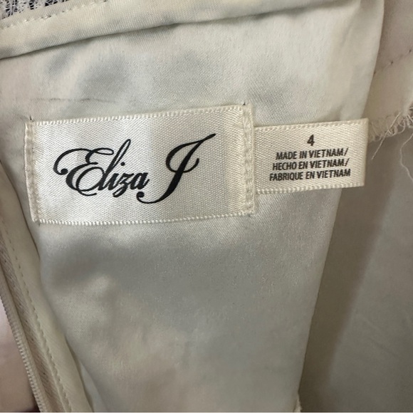 Eliza J Dress Women’s Size 4 White And Black Lace Floral Sheer Sweetheart Top - Picture 3 of 8